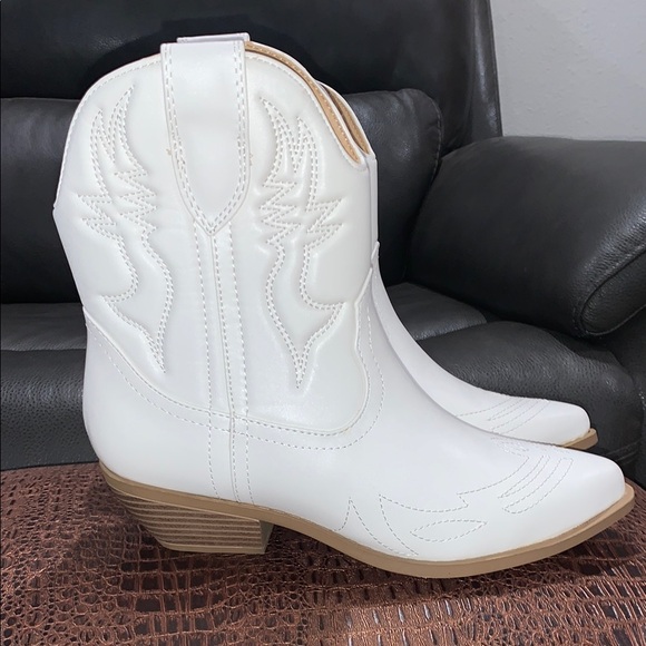White Sticked Western Ankle Boots Size 8 - Picture 7 of 15
